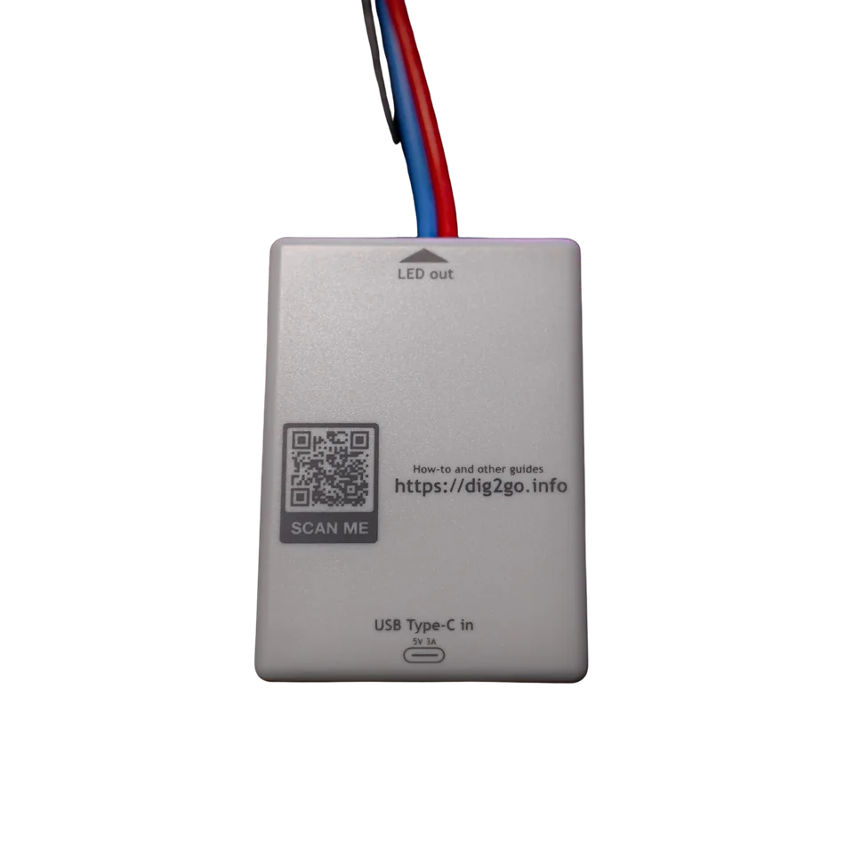 Back of the dig2go showing the LED-out and USB-C-in labels and QR code